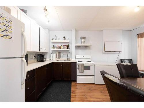 197 Crown Creek Lane, Fort Mcmurray, AB - Indoor Photo Showing Kitchen