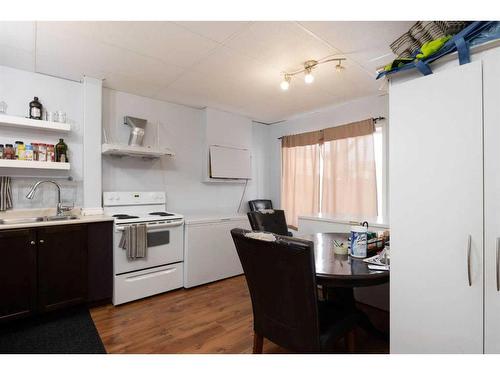 197 Crown Creek Lane, Fort Mcmurray, AB - Indoor Photo Showing Kitchen With Double Sink