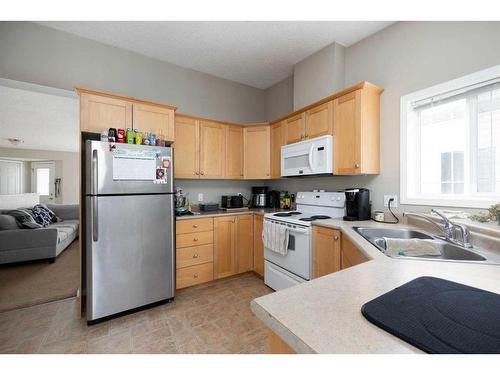 197 Crown Creek Lane, Fort Mcmurray, AB - Indoor Photo Showing Kitchen With Double Sink