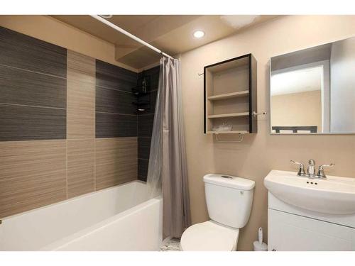 392 Grenfell Crescent, Fort Mcmurray, AB - Indoor Photo Showing Bathroom