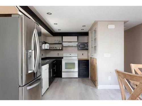 392 Grenfell Crescent, Fort Mcmurray, AB - Indoor Photo Showing Kitchen