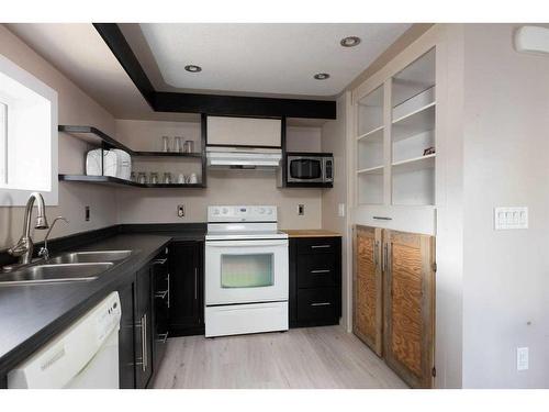 392 Grenfell Crescent, Fort Mcmurray, AB - Indoor Photo Showing Kitchen With Double Sink