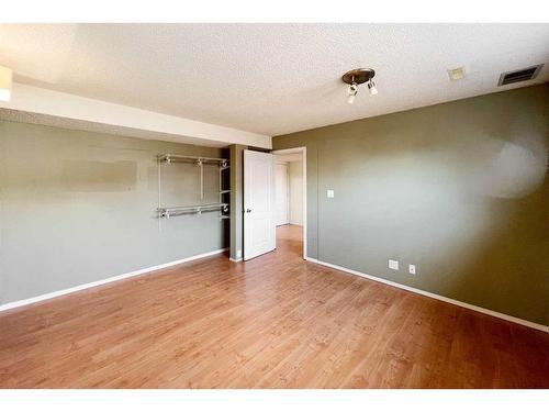 174 Oaks Crescent, Fort Mcmurray, AB - Indoor Photo Showing Other Room