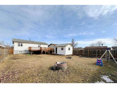 174 Oaks Crescent, Fort Mcmurray, AB - Outdoor With Exterior