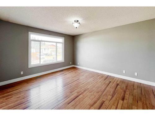 174 Oaks Crescent, Fort Mcmurray, AB - Indoor Photo Showing Other Room