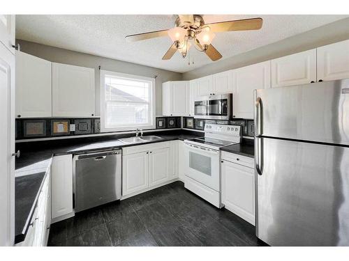 174 Oaks Crescent, Fort Mcmurray, AB - Indoor Photo Showing Kitchen With Double Sink