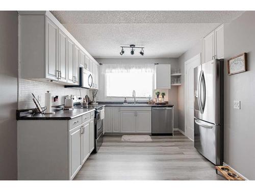 134 Wallace Place, Fort Mcmurray, AB - Indoor Photo Showing Kitchen With Stainless Steel Kitchen