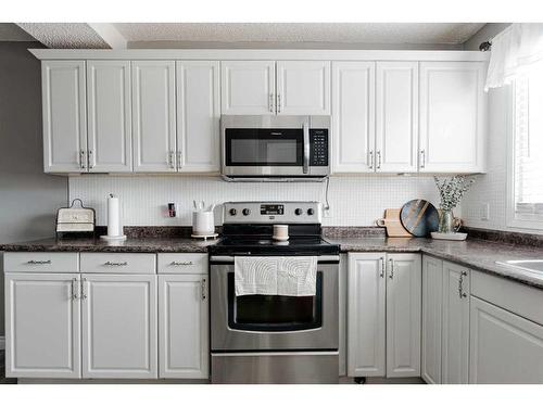 134 Wallace Place, Fort Mcmurray, AB - Indoor Photo Showing Kitchen With Stainless Steel Kitchen