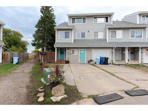 134 Wallace Place, Fort Mcmurray, AB - Outdoor With Facade