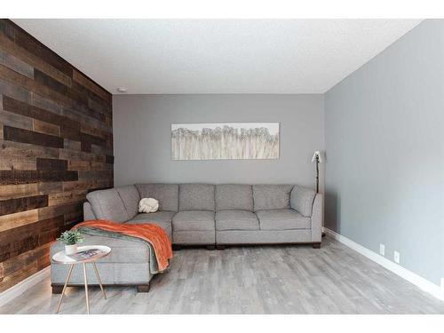 134 Wallace Place, Fort Mcmurray, AB - Indoor Photo Showing Living Room