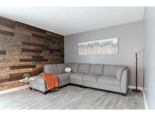 134 Wallace Place, Fort Mcmurray, AB - Indoor Photo Showing Living Room