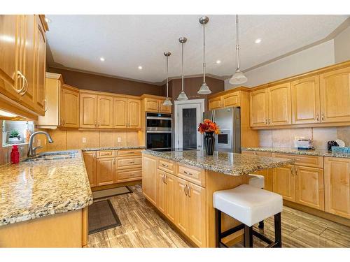 120 Philpott Bay, Fort Mcmurray, AB - Indoor Photo Showing Kitchen With Upgraded Kitchen