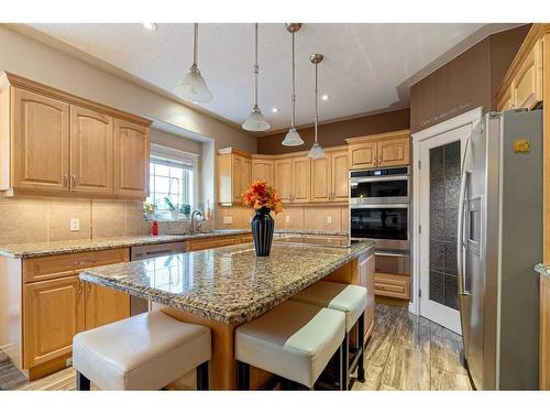 120 Philpott Bay, Fort Mcmurray, AB - Indoor Photo Showing Kitchen With Stainless Steel Kitchen With Upgraded Kitchen