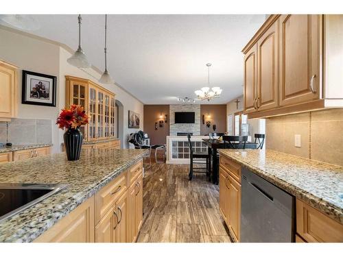 120 Philpott Bay, Fort Mcmurray, AB - Indoor Photo Showing Kitchen With Upgraded Kitchen