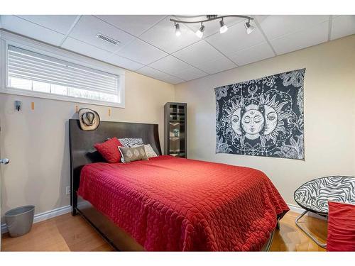 120 Philpott Bay, Fort Mcmurray, AB - Indoor Photo Showing Bedroom