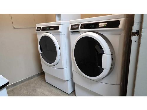 107-11 Clearwater Crescent, Fort Mcmurray, AB - Indoor Photo Showing Laundry Room