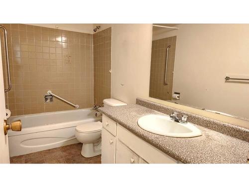 107-11 Clearwater Crescent, Fort Mcmurray, AB - Indoor Photo Showing Bathroom