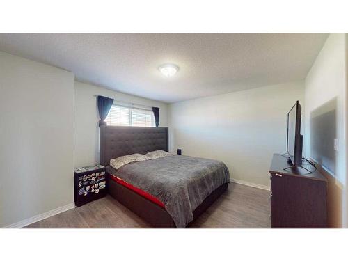 49-220 Swanson Crescent, Fort Mcmurray, AB - Indoor Photo Showing Bedroom