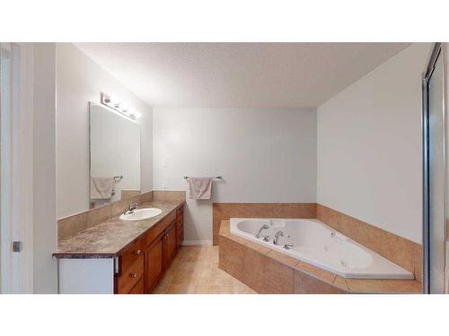 49-220 Swanson Crescent, Fort Mcmurray, AB - Indoor Photo Showing Bathroom