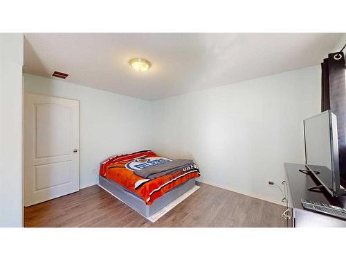 49-220 Swanson Crescent, Fort Mcmurray, AB - Indoor Photo Showing Bedroom