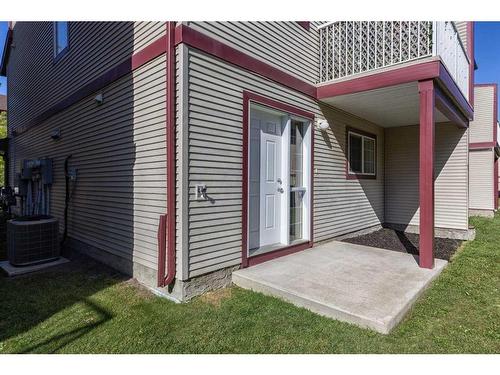 49-220 Swanson Crescent, Fort Mcmurray, AB - Outdoor With Exterior