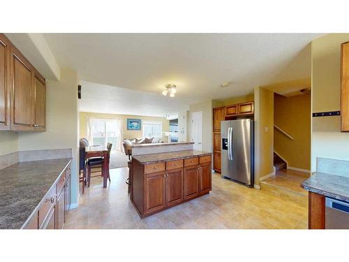 49-220 Swanson Crescent, Fort Mcmurray, AB - Indoor Photo Showing Kitchen