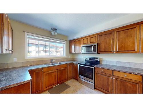 49-220 Swanson Crescent, Fort Mcmurray, AB - Indoor Photo Showing Kitchen With Double Sink