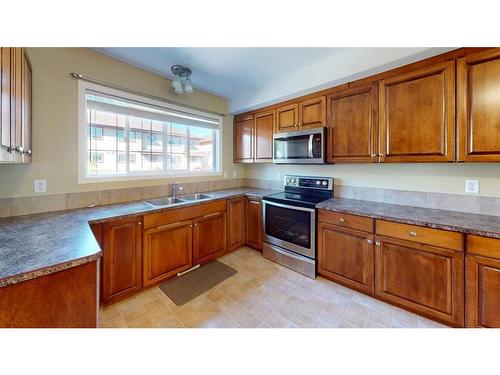 49-220 Swanson Crescent, Fort Mcmurray, AB - Indoor Photo Showing Kitchen With Double Sink