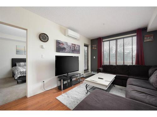 1216-204 Sparrow Hawk Drive, Fort Mcmurray, AB - Indoor Photo Showing Living Room