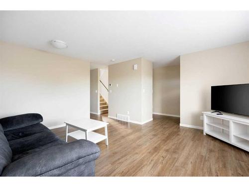 27-711 Beaconhill Drive, Fort Mcmurray, AB - Indoor Photo Showing Living Room