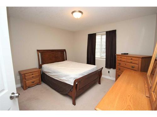 28-411 Williams Drive, Fort Mcmurray, AB - Indoor Photo Showing Bedroom