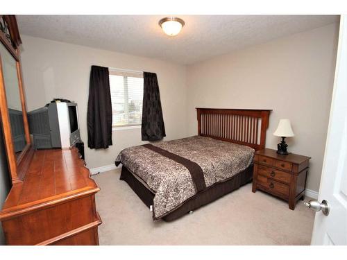 28-411 Williams Drive, Fort Mcmurray, AB - Indoor Photo Showing Bedroom