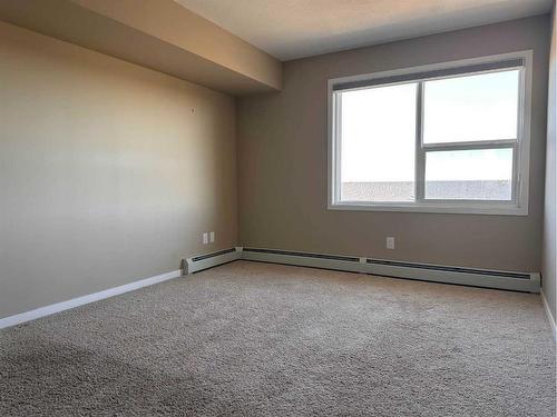 338-201 Abasand Drive, Fort Mcmurray, AB - Indoor Photo Showing Other Room