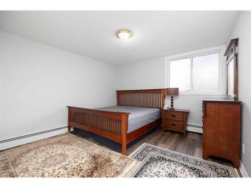 003-13 Clearwater Crescent, Fort Mcmurray, AB - Indoor Photo Showing Bedroom