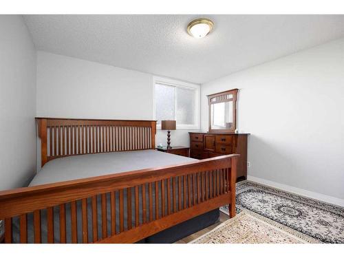 003-13 Clearwater Crescent, Fort Mcmurray, AB - Indoor Photo Showing Bedroom