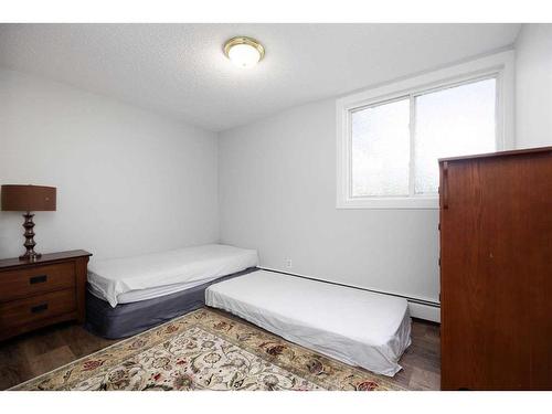 003-13 Clearwater Crescent, Fort Mcmurray, AB - Indoor Photo Showing Bedroom