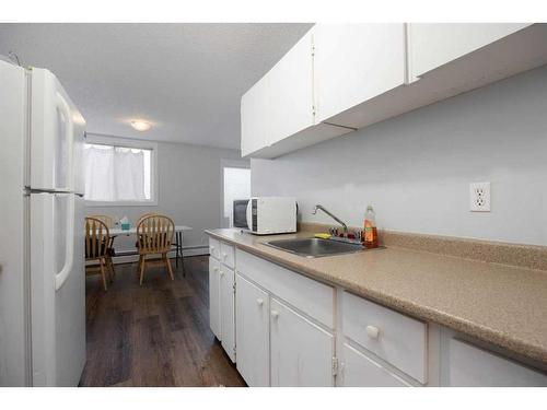 003-13 Clearwater Crescent, Fort Mcmurray, AB - Indoor Photo Showing Kitchen