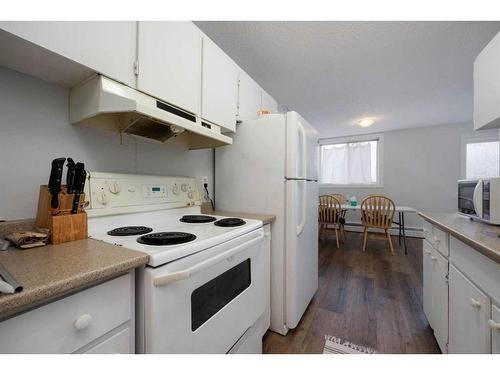 003-13 Clearwater Crescent, Fort Mcmurray, AB - Indoor Photo Showing Kitchen