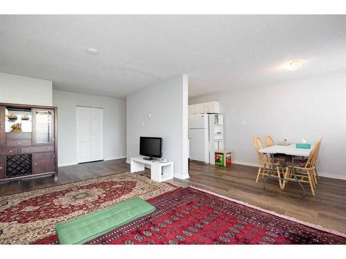 003-13 Clearwater Crescent, Fort Mcmurray, AB - Indoor Photo Showing Living Room