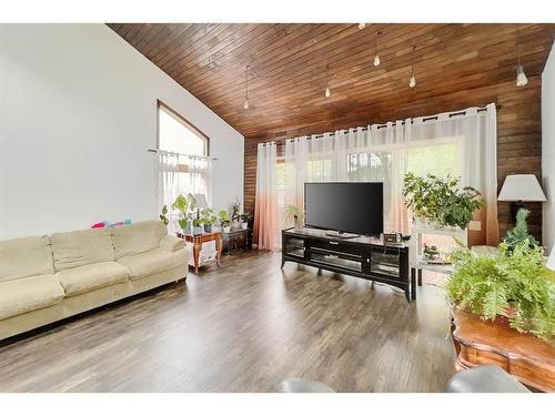 160 Cowley Bay, Fort Mcmurray, AB - Indoor Photo Showing Living Room