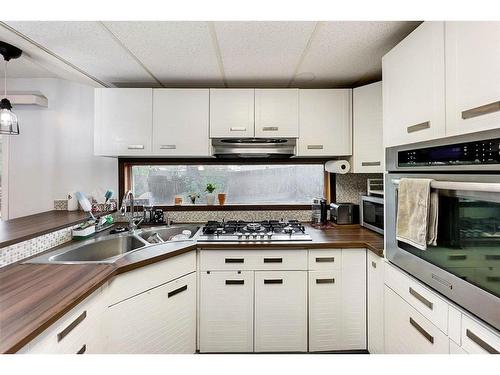 160 Cowley Bay, Fort Mcmurray, AB - Indoor Photo Showing Kitchen With Double Sink