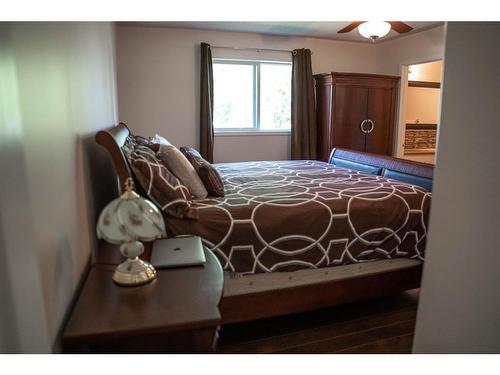 233 Barber Drive, Fort Mcmurray, AB - Indoor Photo Showing Bedroom