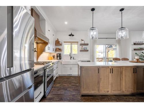 167 Peterson Lane, Fort Mcmurray, AB - Indoor Photo Showing Kitchen With Upgraded Kitchen