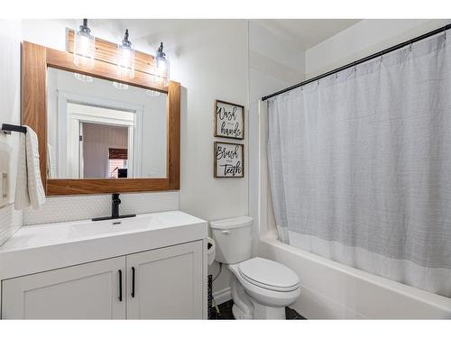 167 Peterson Lane, Fort Mcmurray, AB - Indoor Photo Showing Bathroom