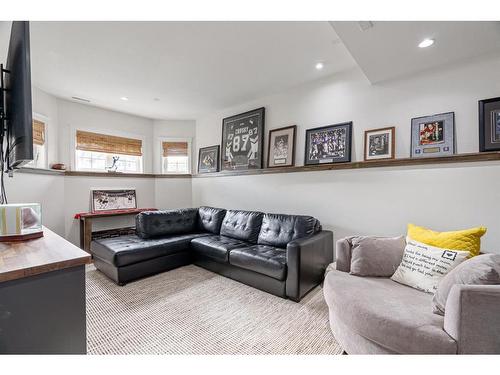 167 Peterson Lane, Fort Mcmurray, AB - Indoor Photo Showing Living Room