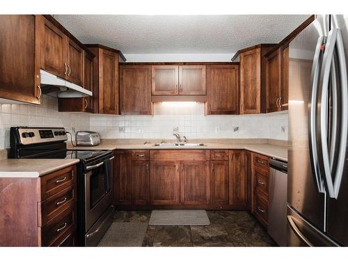 206 Carteret Drive, Fort Mcmurray, AB - Indoor Photo Showing Kitchen With Double Sink