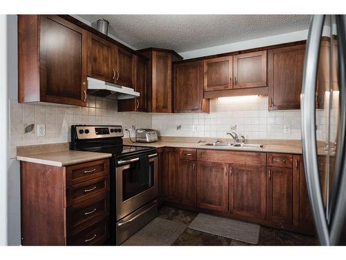 206 Carteret Drive, Fort Mcmurray, AB - Indoor Photo Showing Kitchen With Double Sink