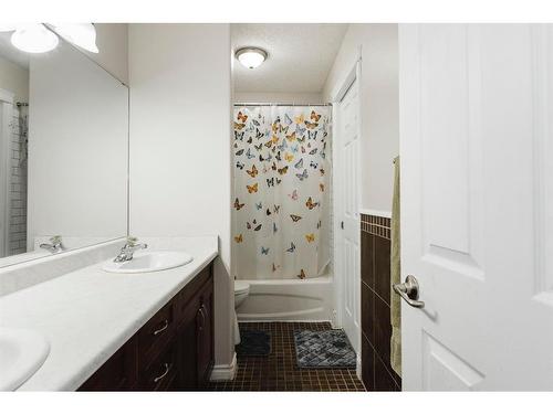 206 Carteret Drive, Fort Mcmurray, AB - Indoor Photo Showing Bathroom