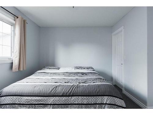 206 Carteret Drive, Fort Mcmurray, AB - Indoor Photo Showing Bedroom