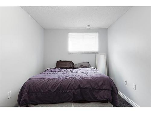 206 Carteret Drive, Fort Mcmurray, AB - Indoor Photo Showing Bedroom